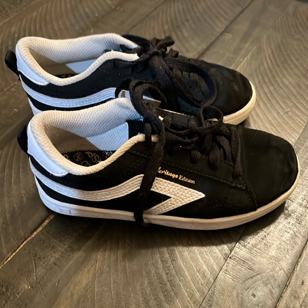Youth Size 12 boys Airspeed Heritage Edition